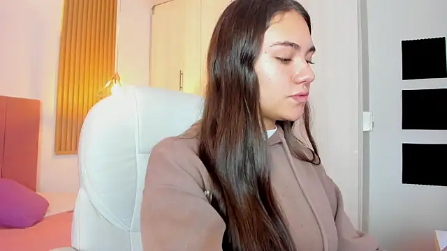 Snapshot of mia_nevaeh chatting on 01-14-25, 09:20 mia nevaeh online show from 01-14-25, 09:20