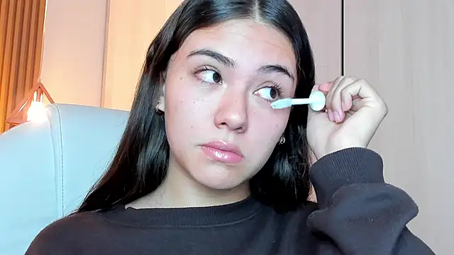 Snapshot of mia_nevaeh chatting on 01-28-25, 09:50 mia nevaeh online show from 01-28-25, 09:50