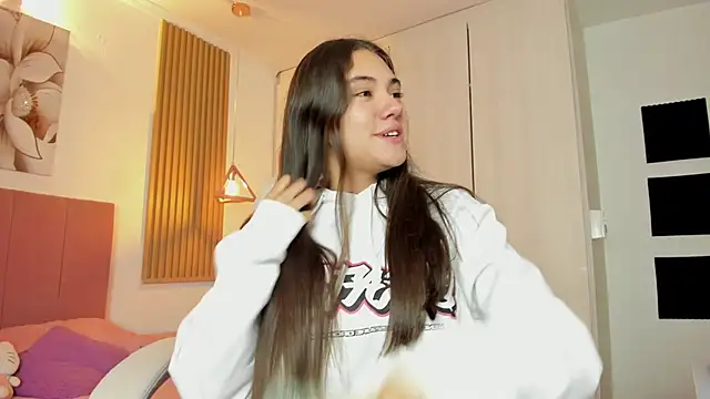 Snapshot of mia_nevaeh chatting on 02-27-25, 09:04 mia nevaeh online show from 02-27-25, 09:04