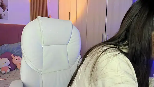 Snapshot of mia_nevaeh chatting on 10-27-25, 09:08 mia nevaeh online show from 10-27-25, 09:08