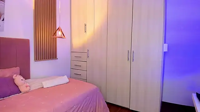 Snapshot of mia_nevaeh chatting on 12-13-25, 08:04 mia nevaeh online show from 12-13-25, 08:04