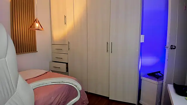 Snapshot of mia_nevaeh chatting on 12-19-25, 09:22 mia nevaeh online show from 12-19-25, 09:22