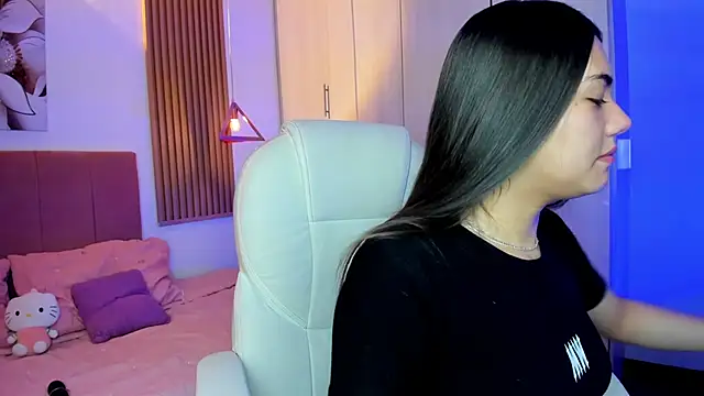 Snapshot of mia_nevaeh chatting on 01-18-26, 05:06 mia nevaeh online show from 01-18-26, 05:06