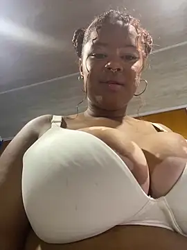 Snapshot of antonella_19x chatting on 03-20-25, 06:19 antonella 19x online show from 03-20-25, 06:19