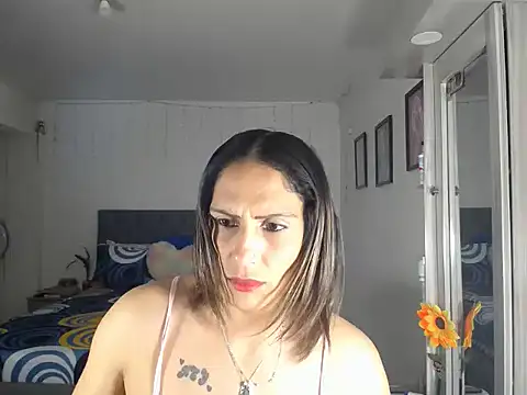 Corina hot online show from 05-06-26, 11:32