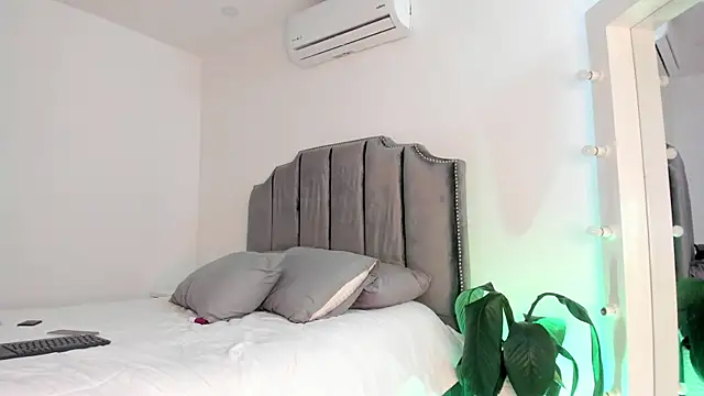 molly cams8 online show from 01-20-25, 01:53