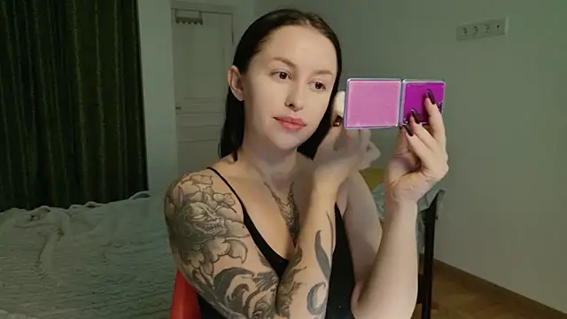 Snapshot of VioletCatt chatting on 11-14-25, 06:45 VioletCatt online show from 11-14-25, 06:45