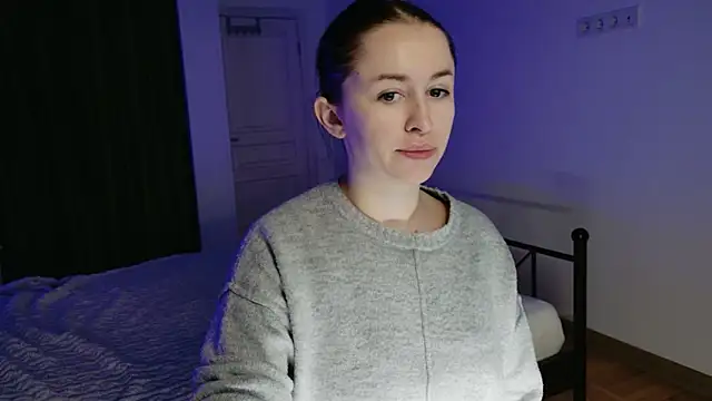 Snapshot of VioletCatt chatting on 12-16-25, 06:40 VioletCatt online show from 12-16-25, 06:40