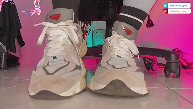 charlotte  grey online show from 10-18-25, 09:04