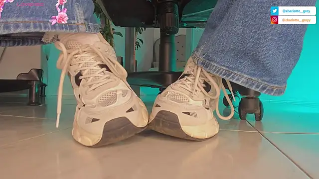 charlotte  grey online show from 10-31-25, 09:05