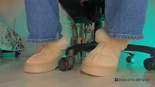 charlotte  grey online show from 11-21-25, 07:45