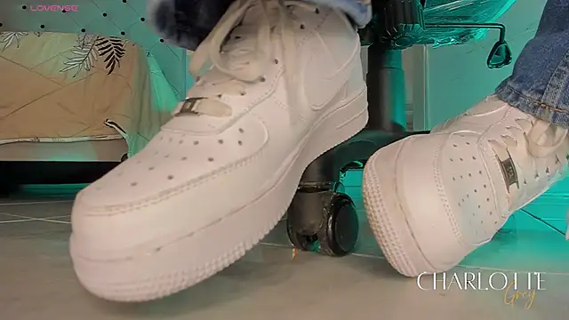 charlotte  grey online show from 01-05-26, 08:23