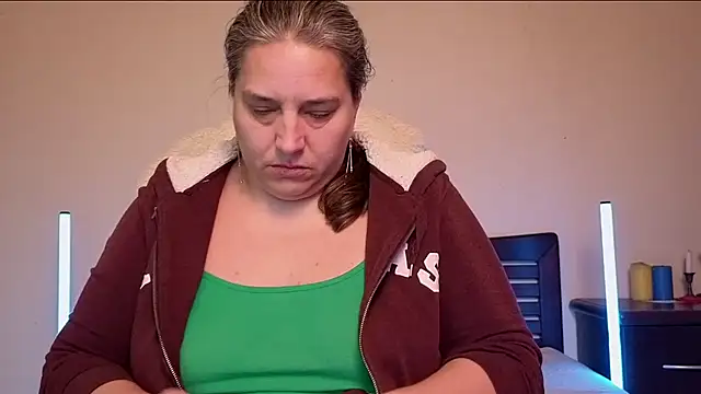 Snapshot of Niter chatting on 11-29-25, 01:30 Niter online show from 11-29-25, 01:30