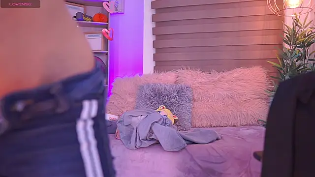 madelyn rose  online show from 09-12-25, 02:00