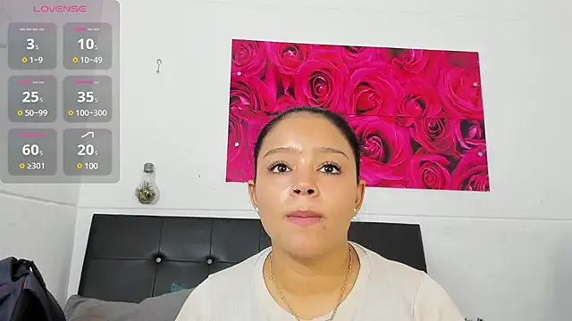 Snapshot of Tiffanny_Rose_ chatting on 12-21-24, 06:23 Tiffanny Rose online show from 12-21-24, 06:23