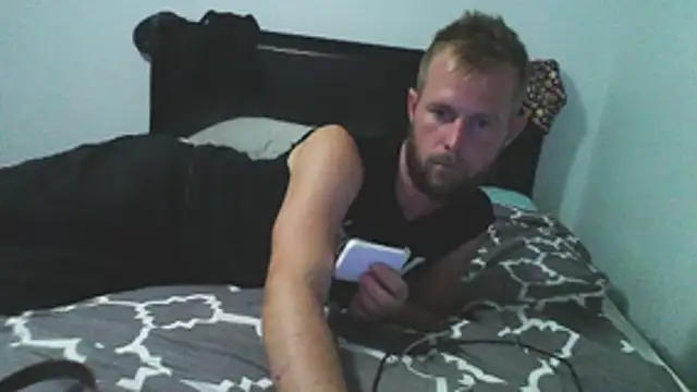 Snapshot of W1LBURN chatting on 04-27-26, 01:25 W1LBURN online show from 04-27-26, 01:25