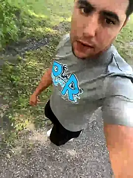 Snapshot of elwhite1996 chatting on 10-28-25, 06:32 elwhite1996 online show from 10-28-25, 06:32