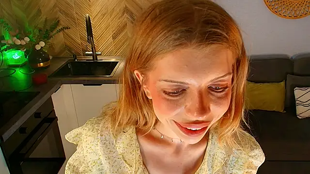 Snapshot of Hannah_Carr chatting on 06-13-26, 04:27 Hannah Carr online show from 06-13-26, 04:27
