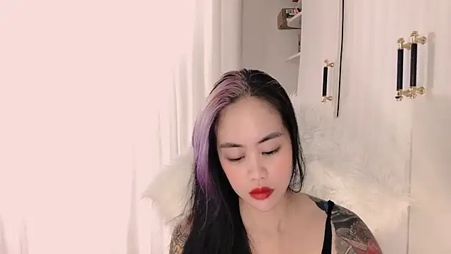 Snapshot of witch-39 chatting on 05-11-26, 05:46 witch-39 online show from 05-11-26, 05:46