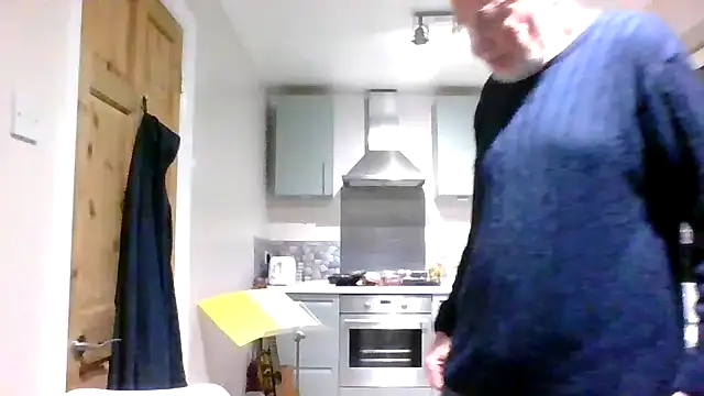 Snapshot of jimmybenido chatting on 12-24-24, 05:13 jimmybenido online show from 12-24-24, 05:13