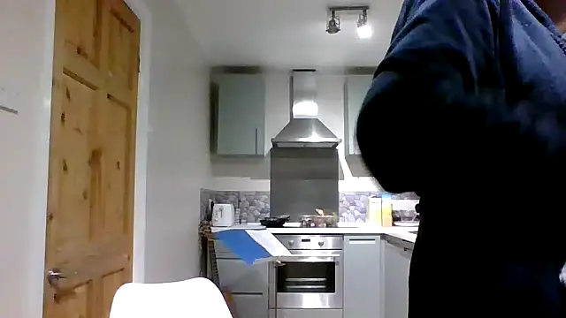 Snapshot of jimmybenido chatting on 12-27-24, 05:16 jimmybenido online show from 12-27-24, 05:16