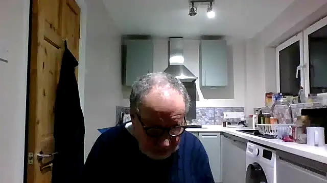 Snapshot of jimmybenido chatting on 12-31-24, 05:07 jimmybenido online show from 12-31-24, 05:07