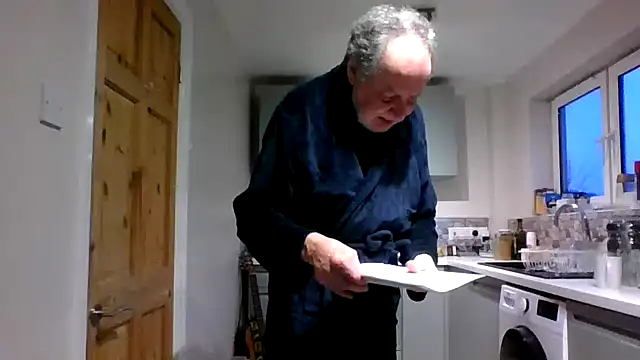 Snapshot of jimmybenido chatting on 02-14-25, 05:25 jimmybenido online show from 02-14-25, 05:25