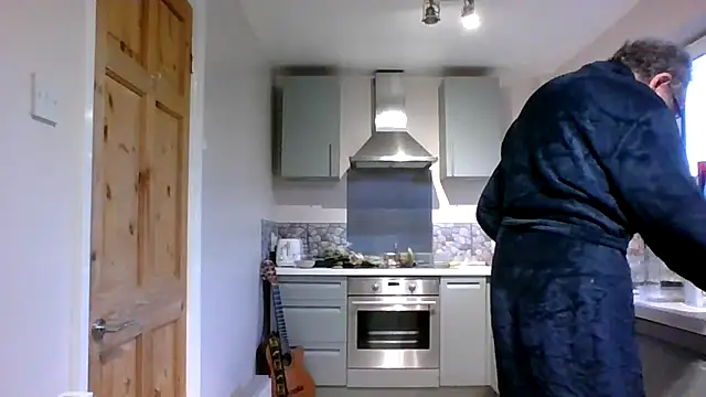 Snapshot of jimmybenido chatting on 02-17-25, 05:21 jimmybenido online show from 02-17-25, 05:21