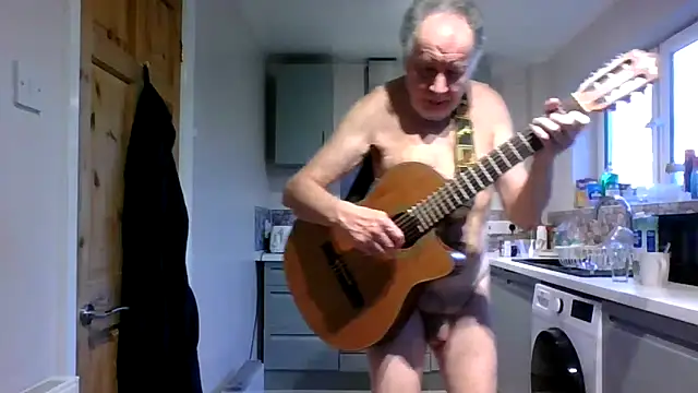 Snapshot of jimmybenido chatting on 02-18-25, 05:10 jimmybenido online show from 02-18-25, 05:10