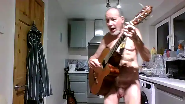 Snapshot of jimmybenido chatting on 12-16-25, 05:40 jimmybenido online show from 12-16-25, 05:40