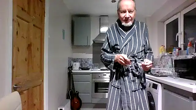 Snapshot of jimmybenido chatting on 12-20-25, 05:31 jimmybenido online show from 12-20-25, 05:31