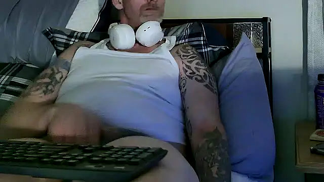 bird-b-n-tha-clouds online show from 04-12-26, 06:29