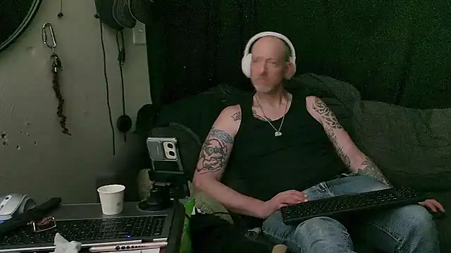 bird-b-n-tha-clouds online show from 06-05-26, 06:02