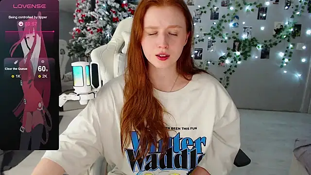 Snapshot of Meow_babe chatting on 12-20-24, 09:00 Meow babe online show from 12-20-24, 09:00