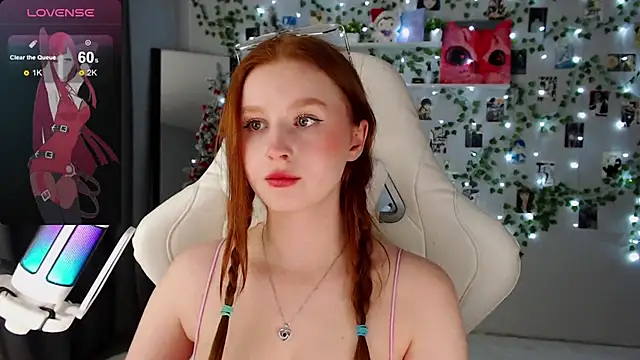 Snapshot of Meow_babe chatting on 12-22-24, 01:33 Meow babe online show from 12-22-24, 01:33