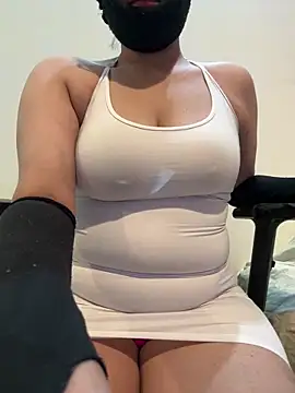 Snapshot of AditiIndia chatting on 02-09-25, 09:06 AditiIndia online show from 02-09-25, 09:06