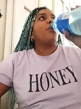 ELLA KELLY online show from 03-20-25, 12:00