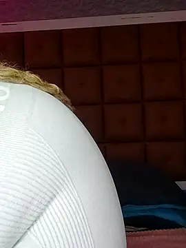 ELLA KELLY online show from 10-22-25, 11:54