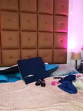 ELLA KELLY online show from 10-24-25, 12:01