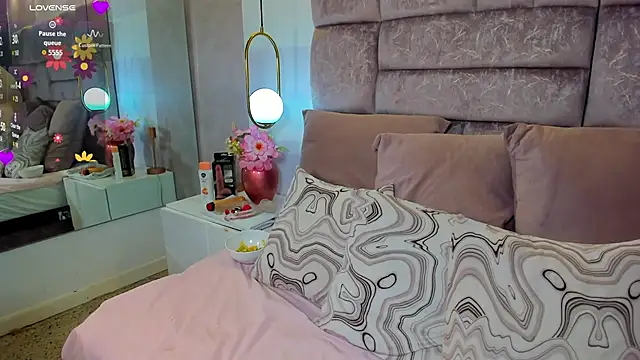 amina west online show from 10-19-25, 12:44