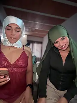 lalilamassu1 online show from 04-12-26, 06:35