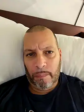 Snapshot of Just2much chatting on 10-09-25, 01:42 Just2much online show from 10-09-25, 01:42