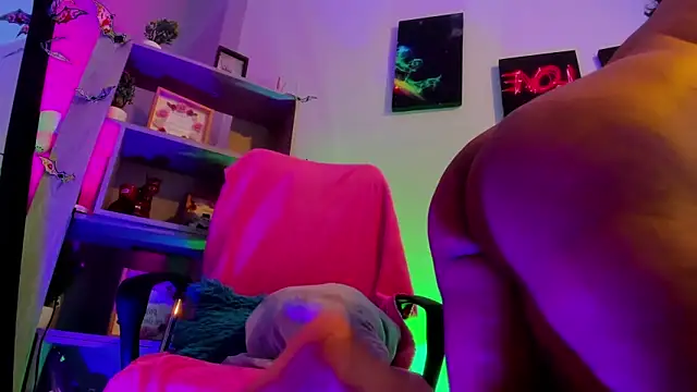 kuromi69 online show from 10-15-25, 04:12