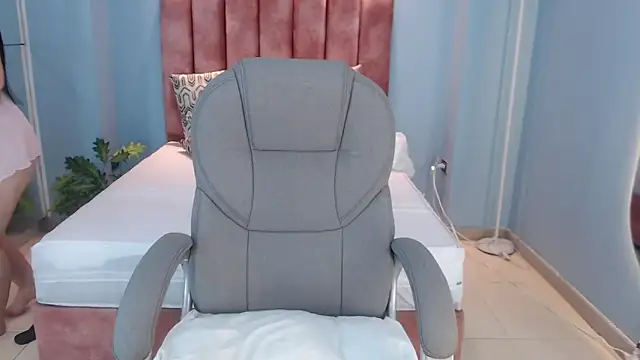 Violetta rainbow online show from 11-28-25, 03:53