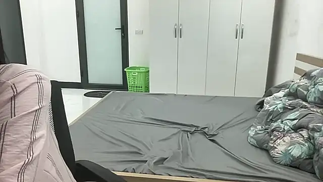 Louis Baby online show from 11-26-25, 05:47