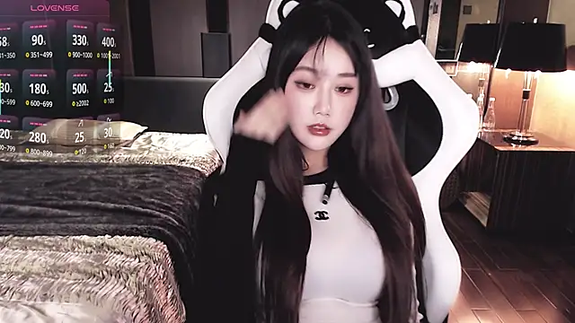 Snapshot of Cartier-__Daji- chatting on 10-26-25, 01:06 Cartier-  Daji- online show from 10-26-25, 01:06