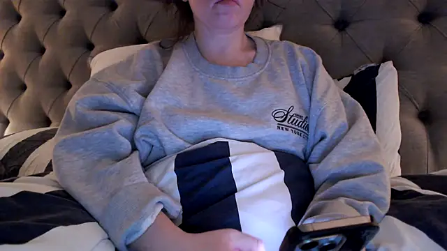 Sandysecret online show from 11-18-25, 08:02