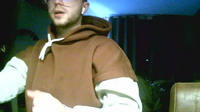 Snapshot of brendonsteamy chatting on 03-16-25, 10:44 brendonsteamy online show from 03-16-25, 10:44