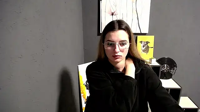 Snapshot of lady_olivia_ chatting on 11-18-25, 04:00 lady olivia online show from 11-18-25, 04:00