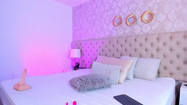Snapshot of SofieReyes chatting on 06-19-26, 01:37 SofieReyes online show from 06-19-26, 01:37